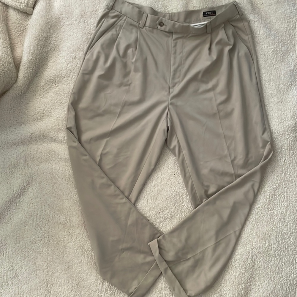 IZOD MENS SLACKS SIZE 38 x30 A POLY. BLEND W/CUFFS AND PLEATS.